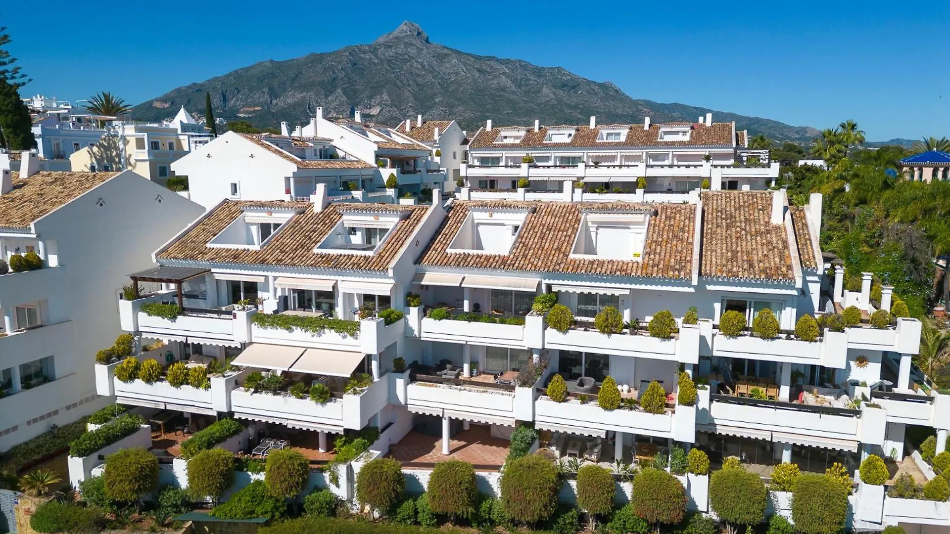 Stylish 2 Bedroom, 2 Bathroom Apartment In Aloha, Nueva Andalucia 마르베야 스페인