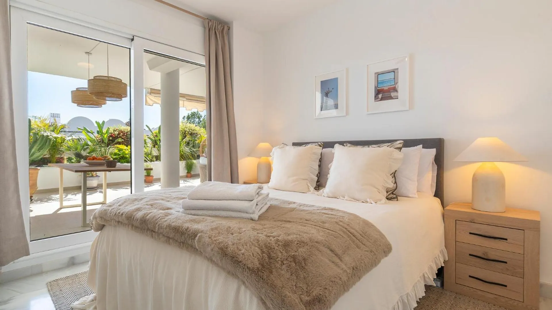 Stylish 2 Bedroom, 2 Bathroom Apartment In Aloha, Nueva Andalucia 마르베야