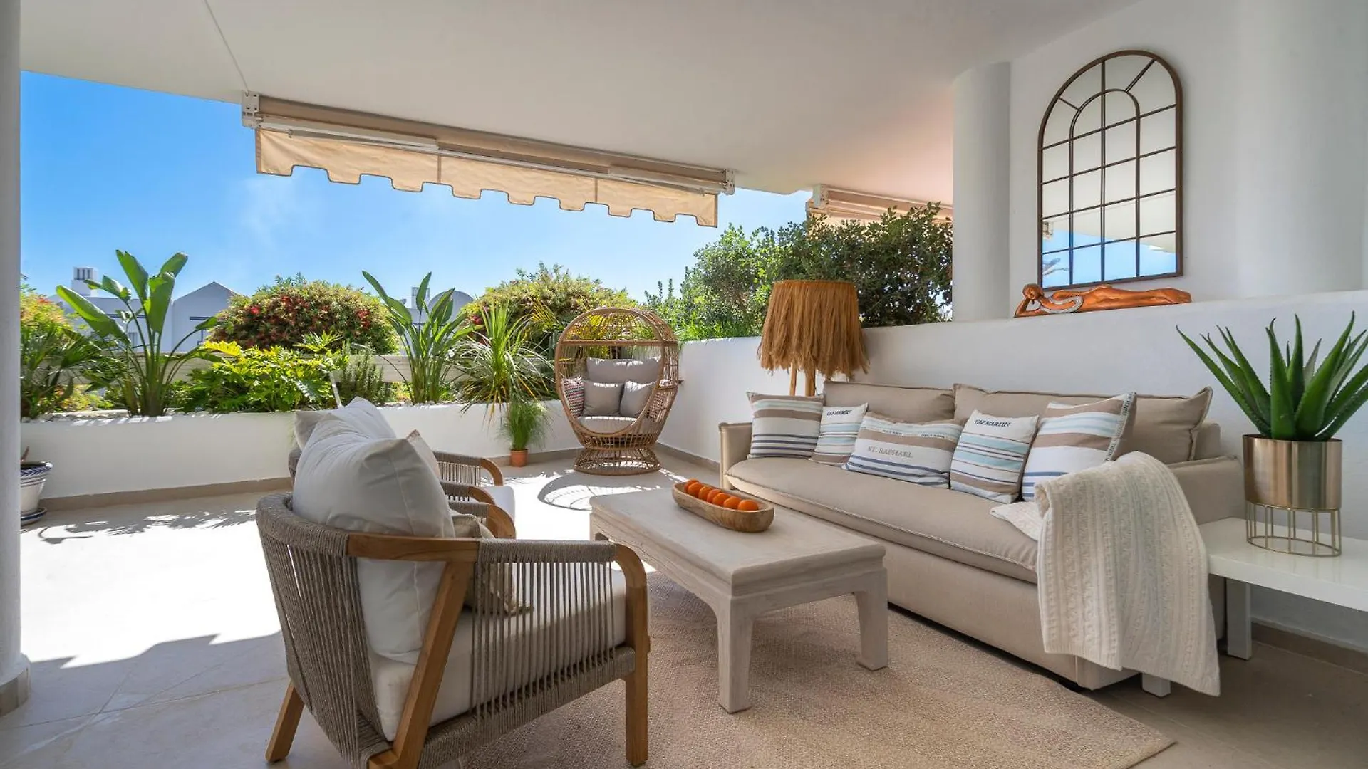 Stylish 2 Bedroom, 2 Bathroom Apartment In Aloha, Nueva Andalucia 마르베야